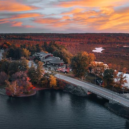 Hotel Lac Brome ラック・ブロム エクステリア 写真