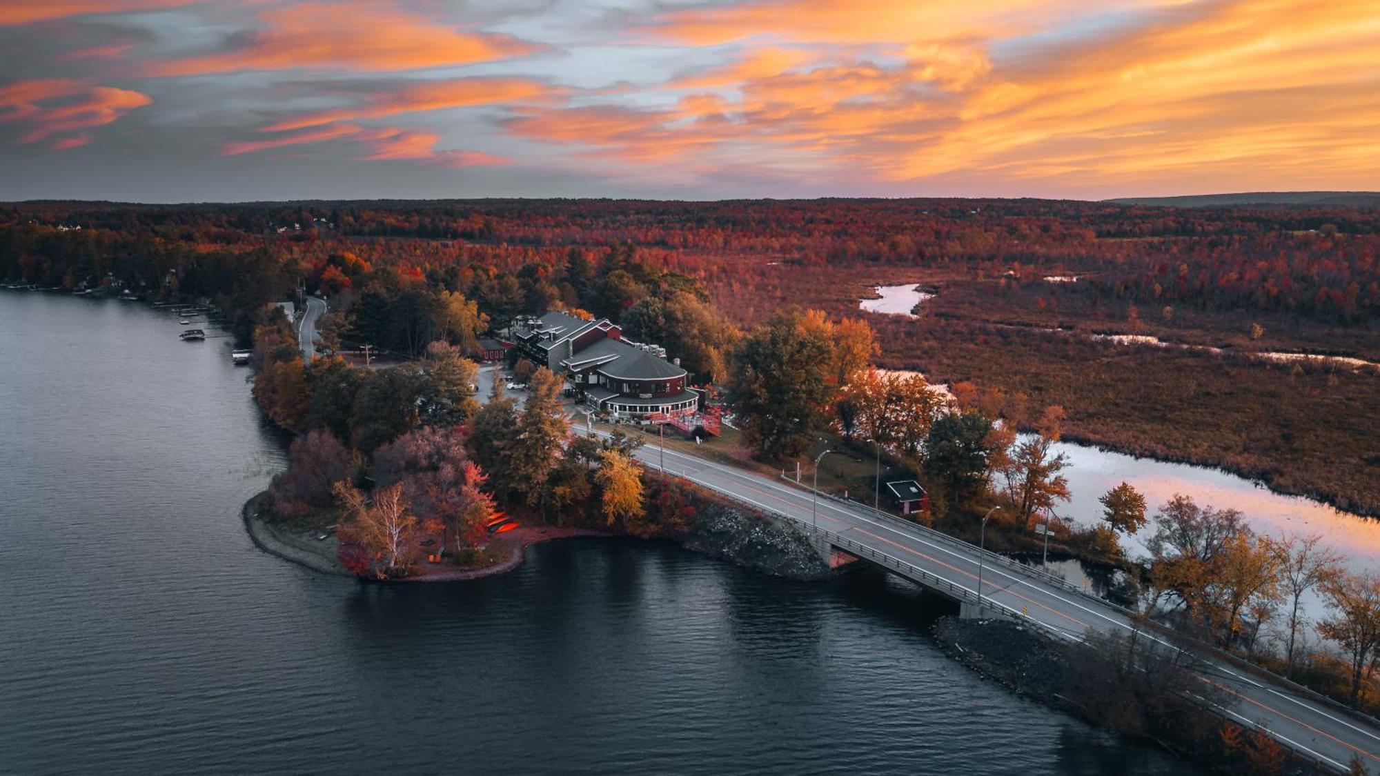 Hotel Lac Brome ラック・ブロム エクステリア 写真