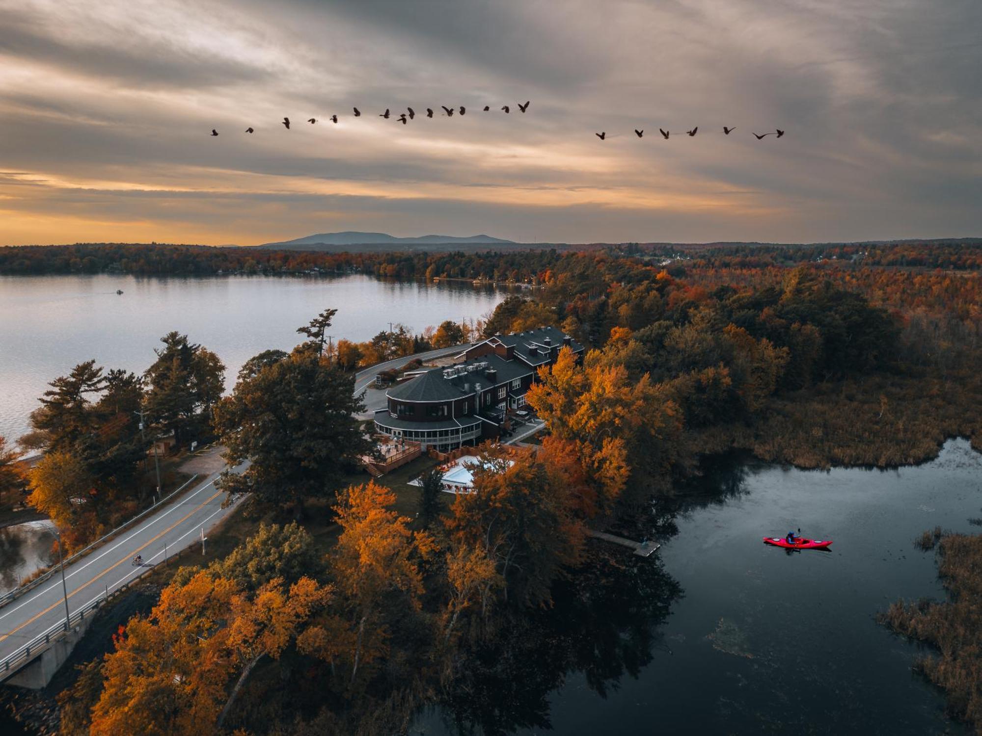 Hotel Lac Brome ラック・ブロム エクステリア 写真